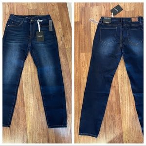 NWT Tahari classic skinny jeans